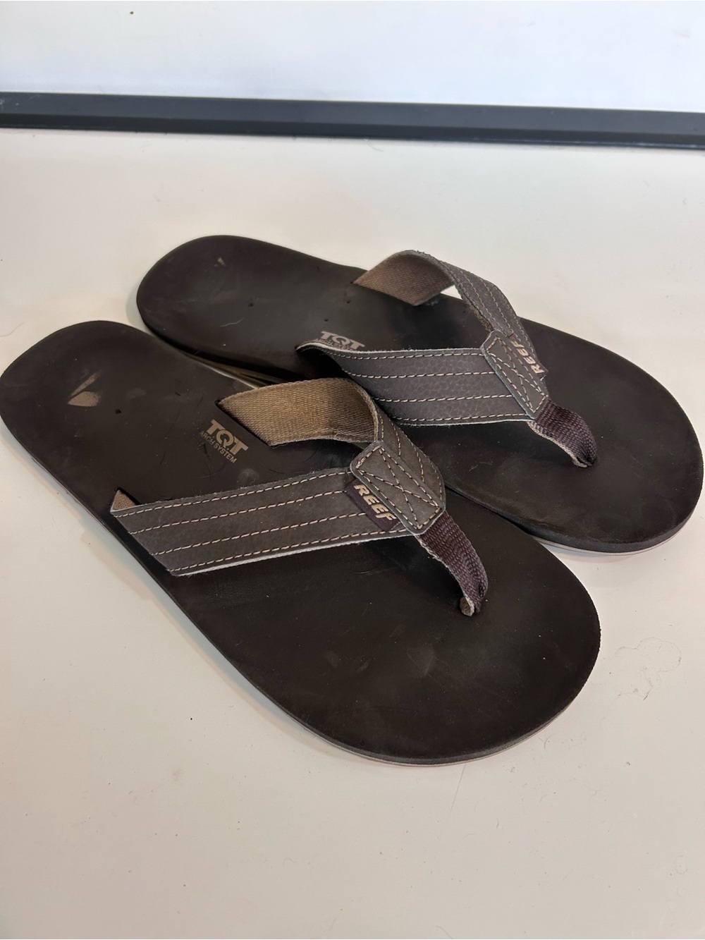 Reef Flip Flops Men’s 11 Brown Thirst Quencher Technology Beer Pop Bottle Opener